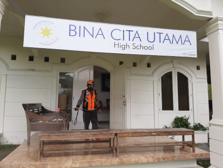 MENSTERILKAN SEKOLAH