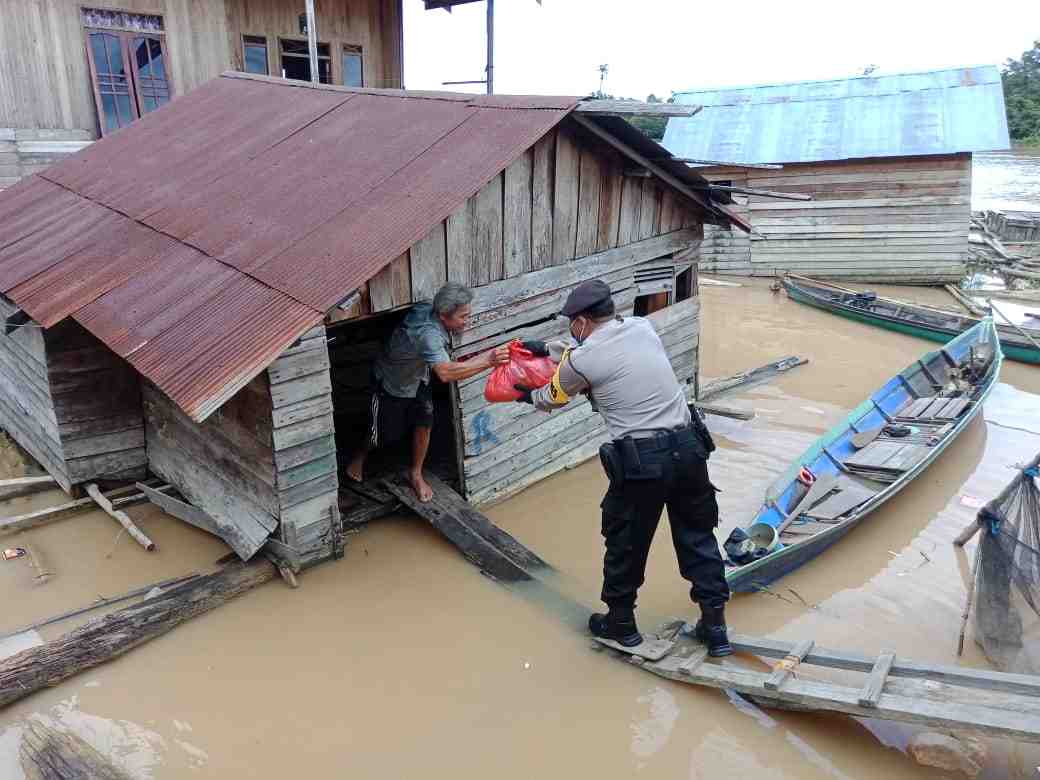 MEMBERIKAN SEMBAKO