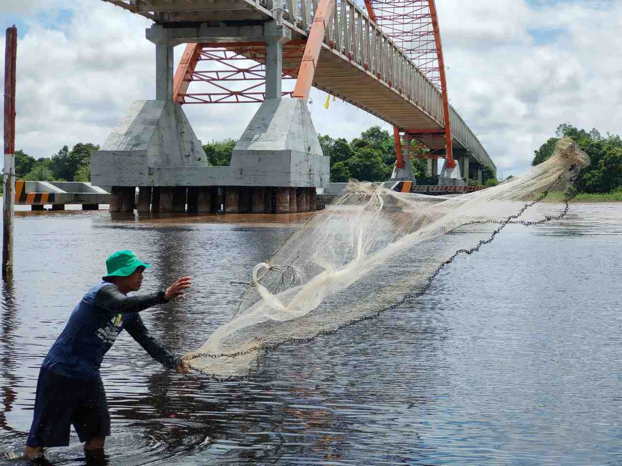MENJALA IKAN