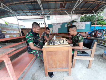 BERMAIN CATUR