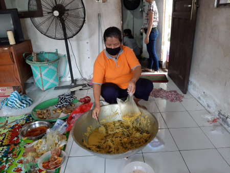 MEMBUNGKUS SAYUR
