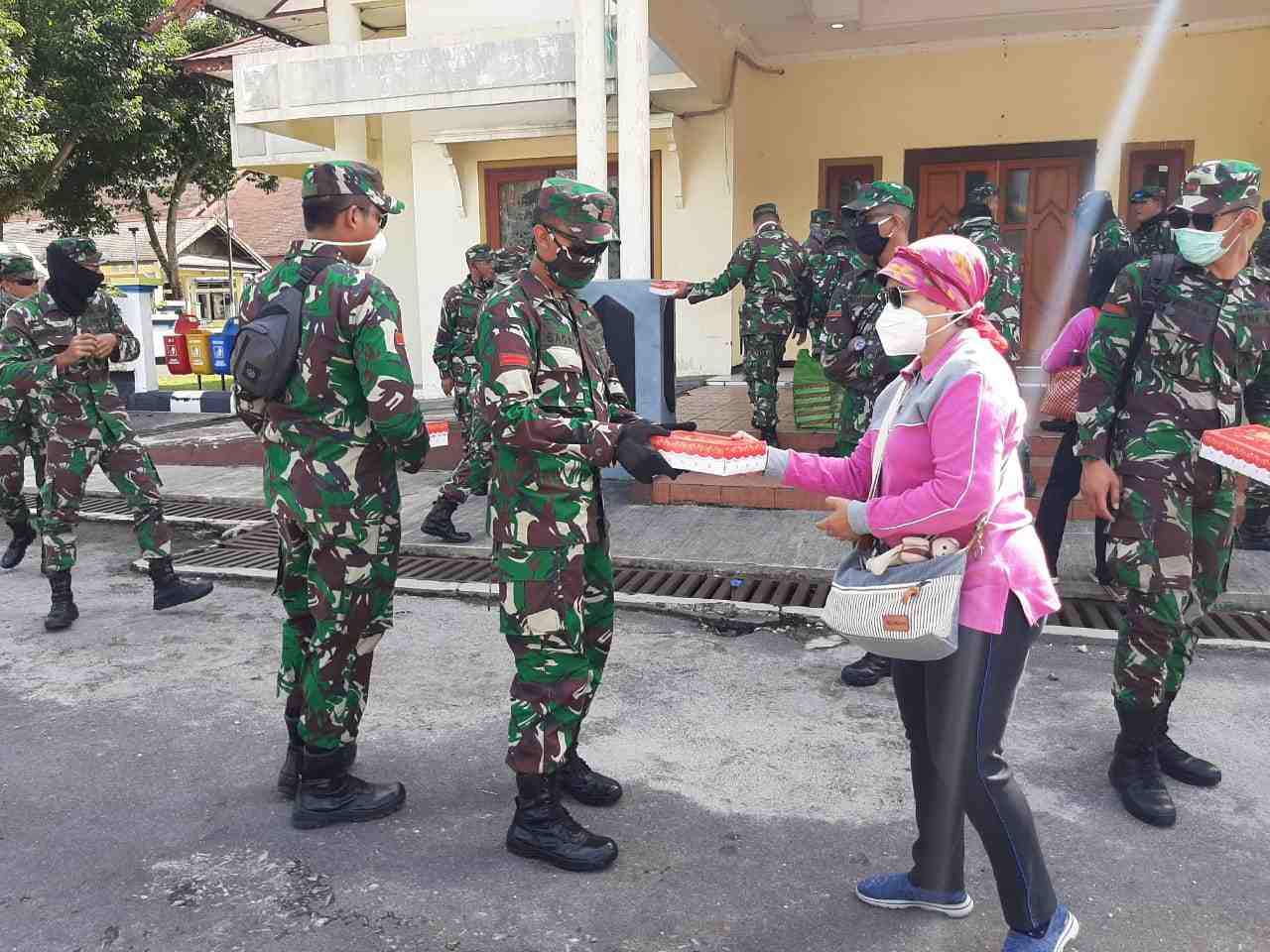 BANTUAN NASI KOTAK