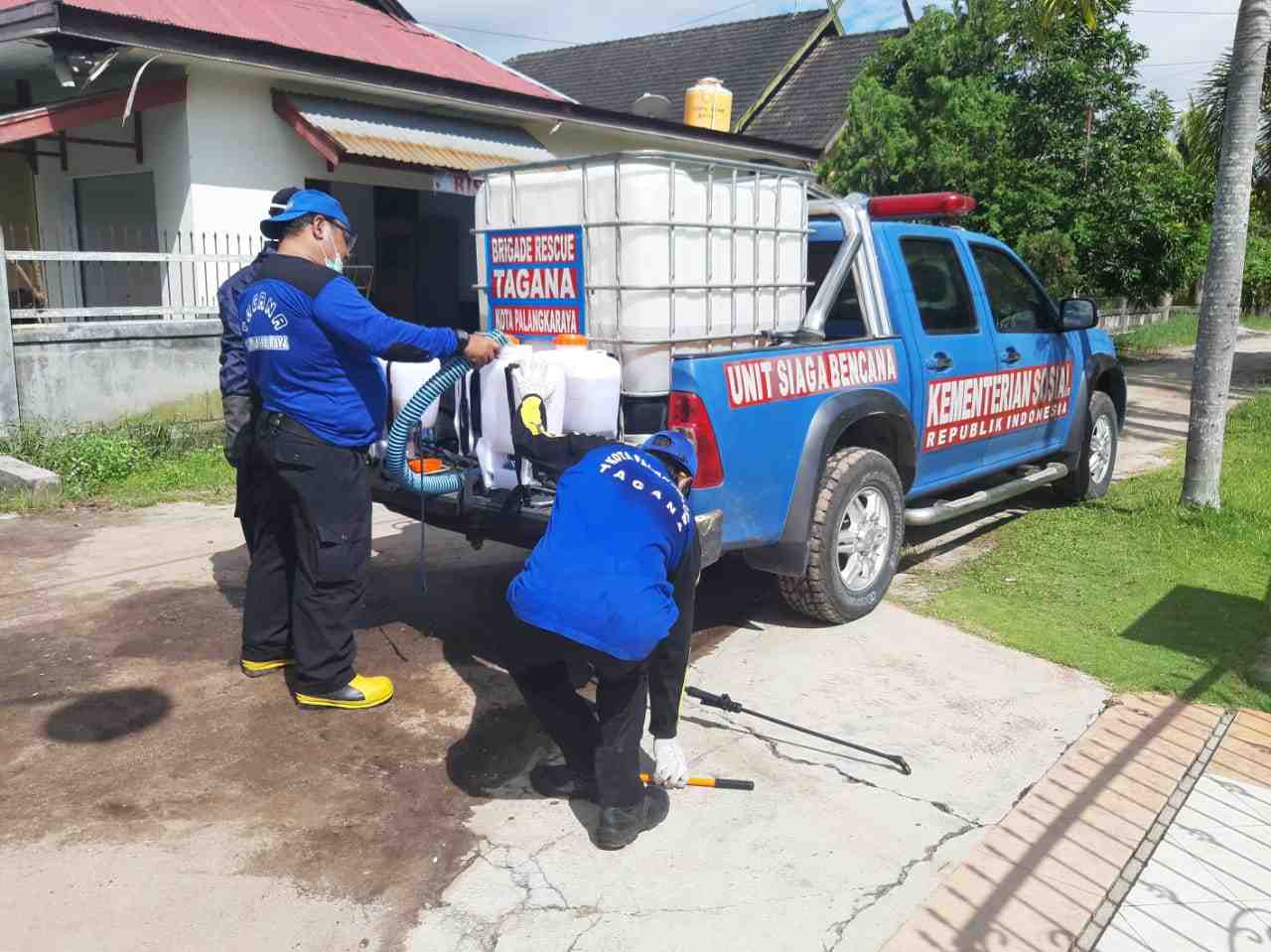 PERSIAPAN PENYEMPROTAN DISINFEKTAN