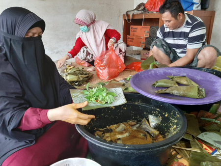 MEMBUAT PEPES IKAN