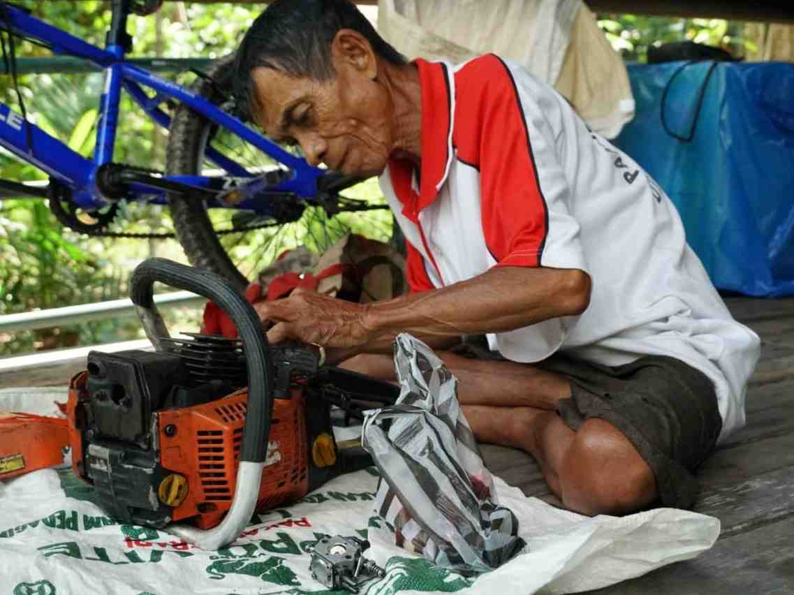 PERBAIKI MESIN CHAINSAW