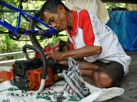 PERBAIKI MESIN CHAINSAW