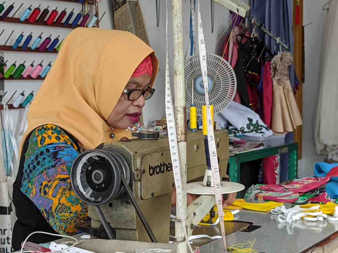 BUAT MASKER NON MEDIS MOTIF BENANG BINTIK