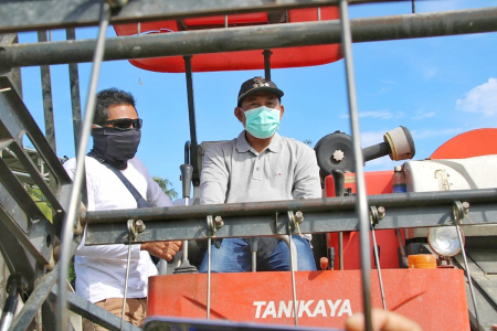 SUMBAWA BARAT BUTUH TAMBAHAN MESIN PANEN