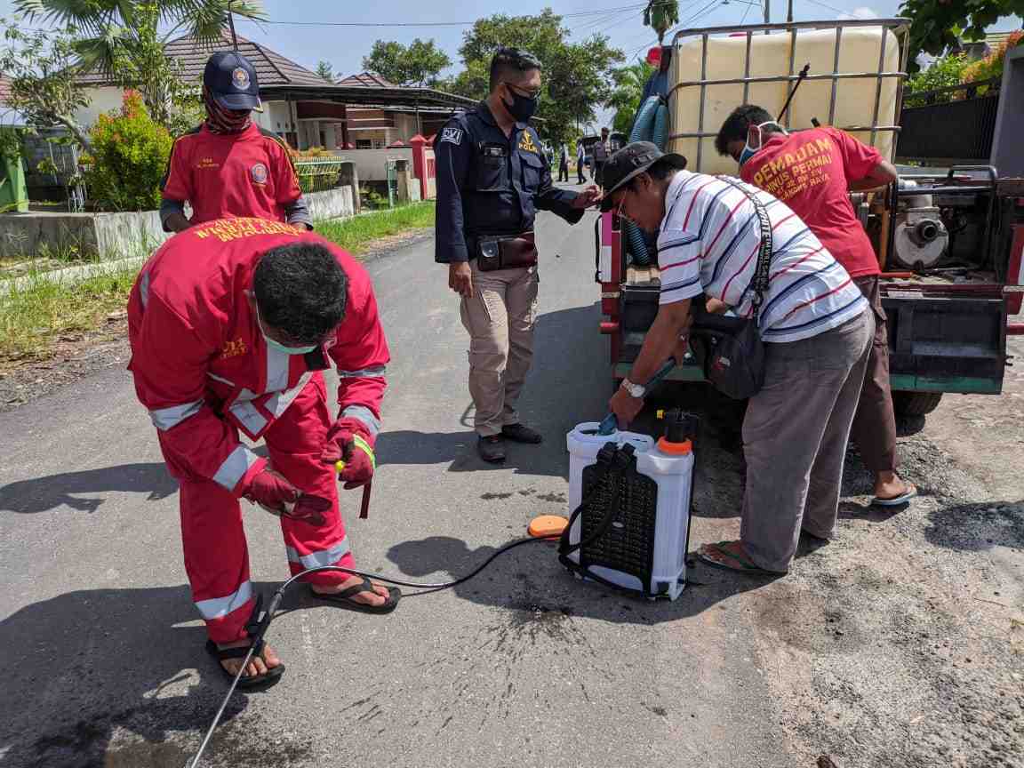 PERSIAPAN PENYEMPROTAN DISINFEKTAN