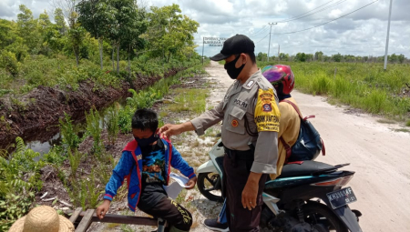 PASANG KAN MASKER  ANAK PETANI