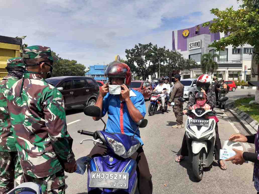 PEMKO PALANGKA RAYA BAGIKAN 10.000 MASKER