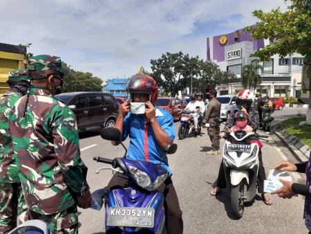 PEMKO PALANGKA RAYA BAGIKAN 10.000 MASKER