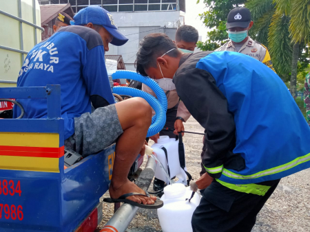 TUANG CAIRAN DISINFEKTAN