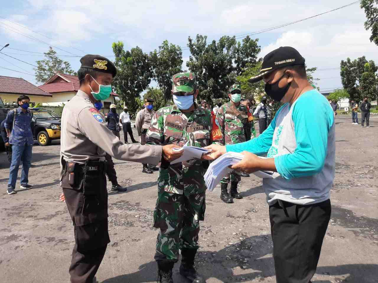MEMBAGIKAN PAMFLET