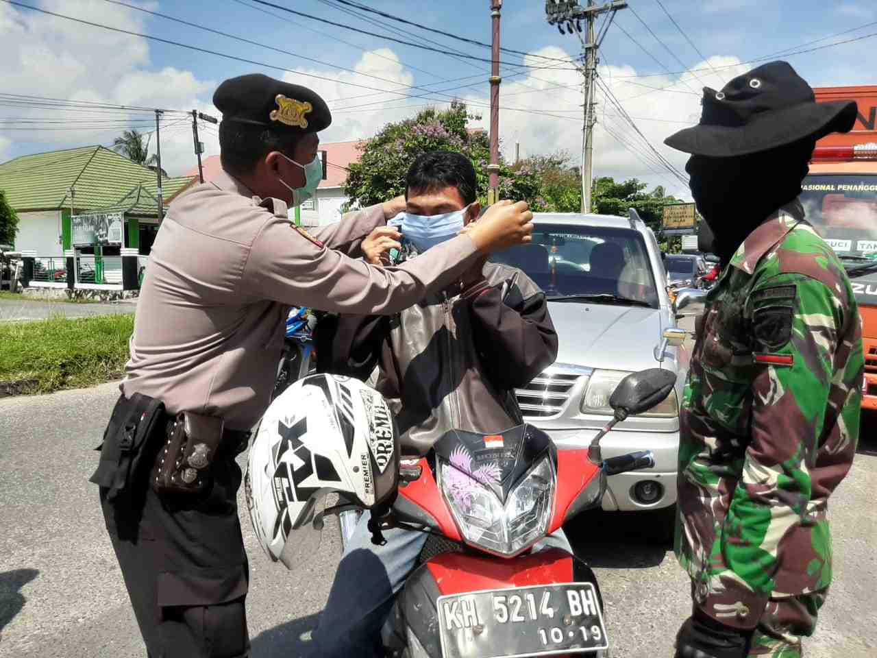 PASANGKAN MASKER