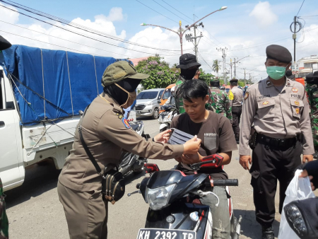 MENGEDUKASI PENGGUNAAN MASKER