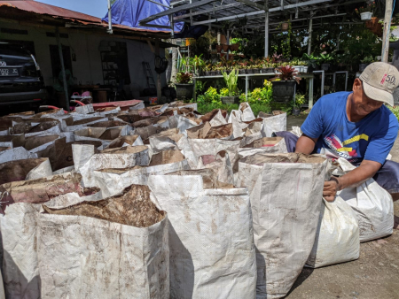 BUNGKUS TANAH HUMUS
