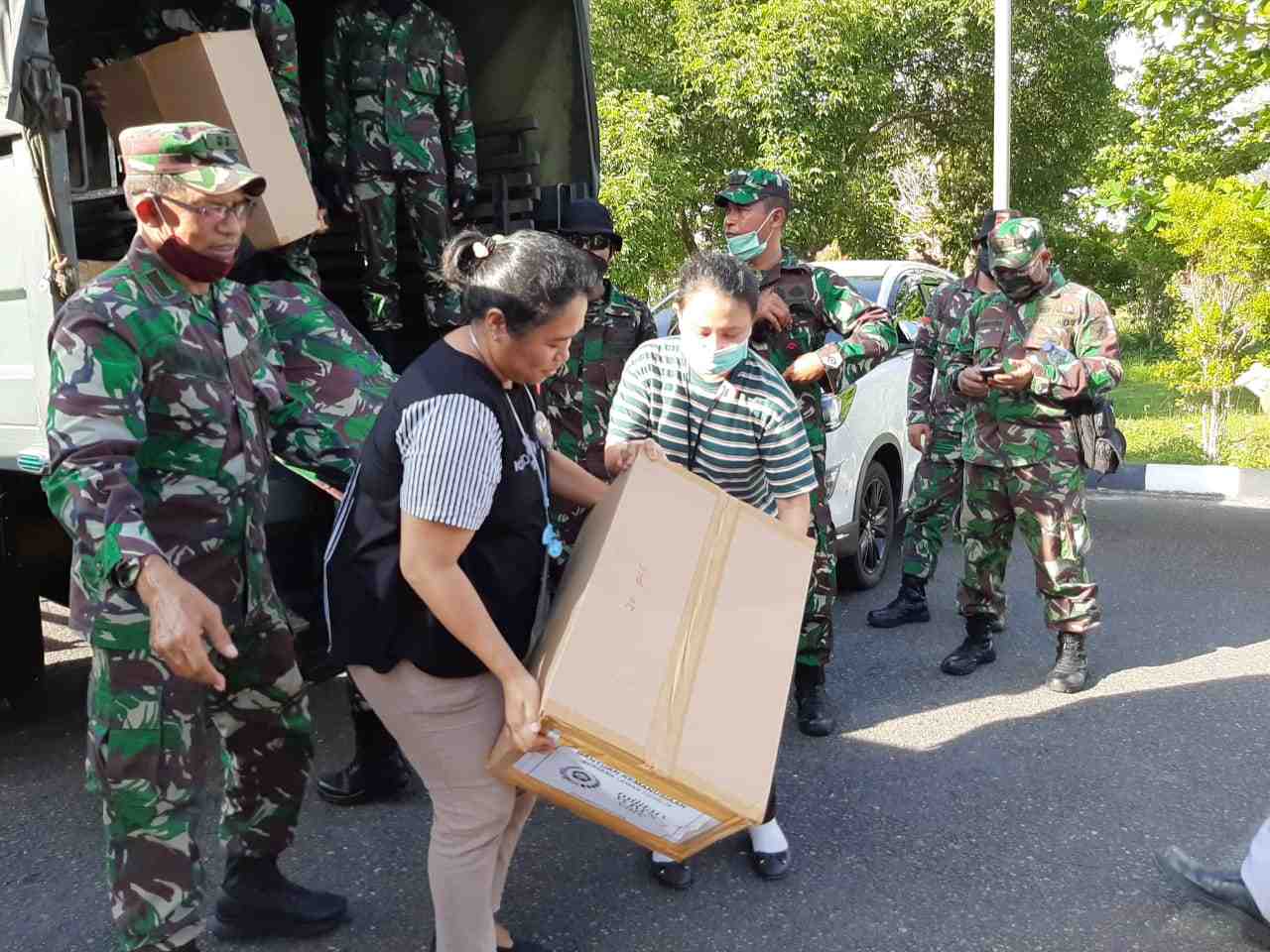 ANGKAT BOX BANTUAN PEDULI COVID -19