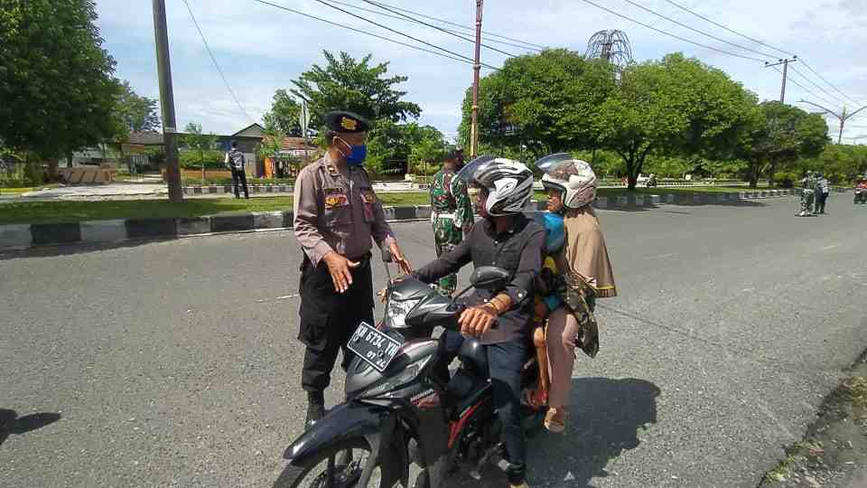 WAJIB MENGGUNAKAN MASKER