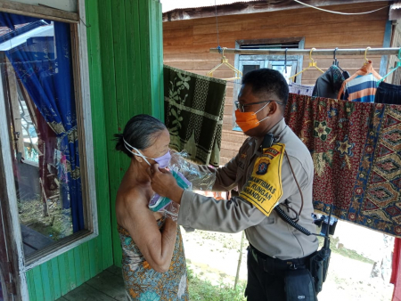 PASANGKAN MASKER UNTUK LANSIA