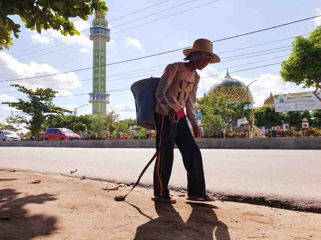 MENCARI PAKU dan POTONGAN BESI