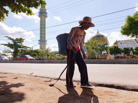 MENCARI PAKU dan POTONGAN BESI