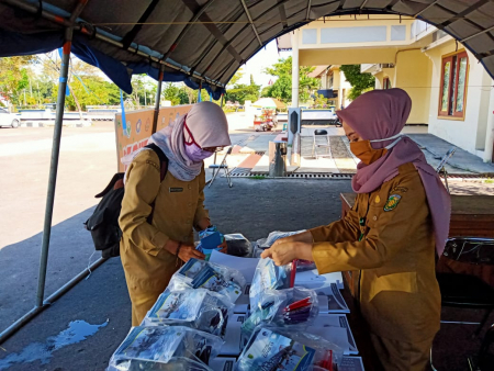SIAPKAN MASKER UNTUK WARGA
