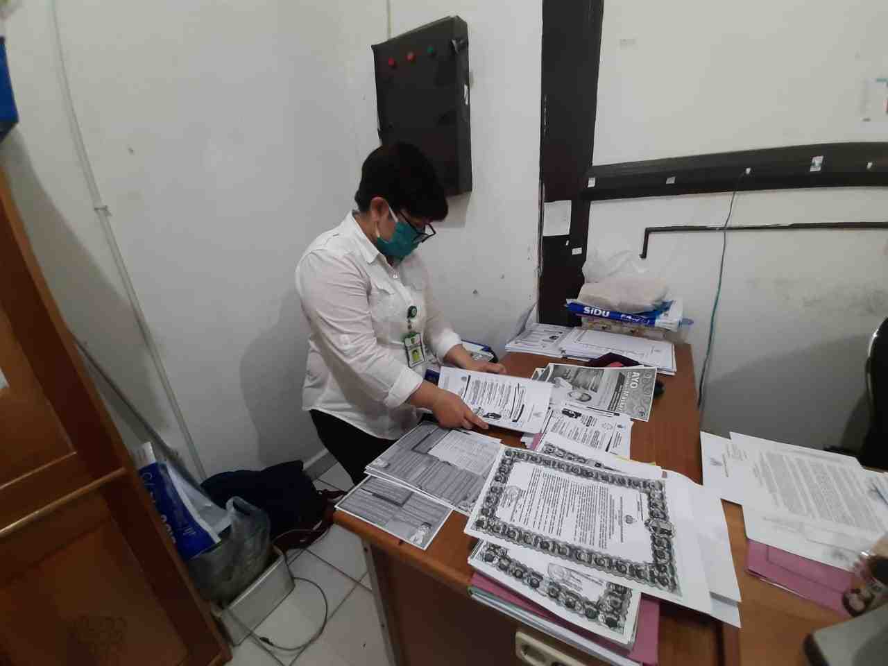 MENYUSUN PAMFLET