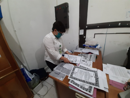 MENYUSUN PAMFLET