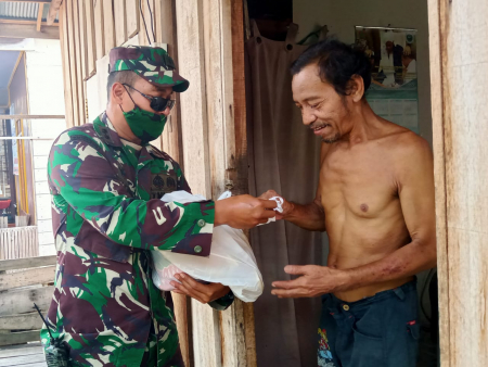 BAGIKAN SEMBAKO DAN MASKER GRATIS