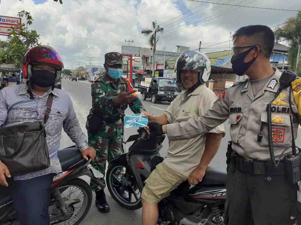 WAJIB MEMAKAI MASKER