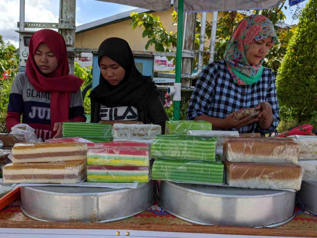 JUAL KUE UNTUK BUKA PUASA