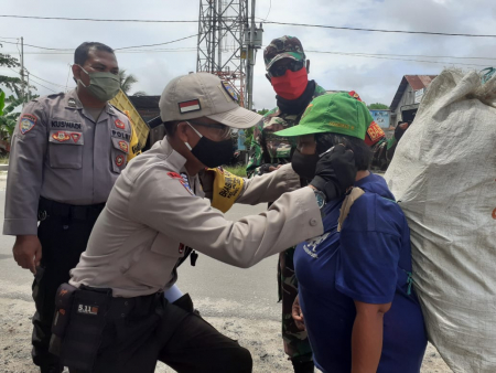 PASANG MASKER KE PEMULUNG