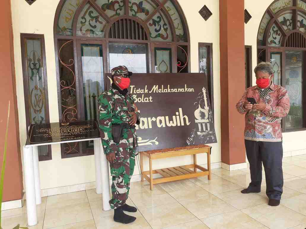 MENIADAKAN SALAT TARAWIH di MASJID