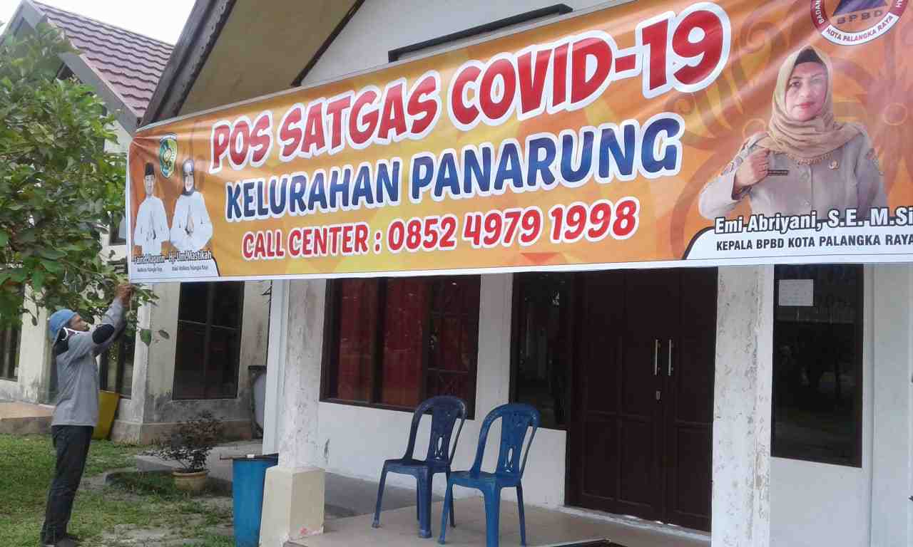PASANG SPANDUK POS SATGAS COVID-19