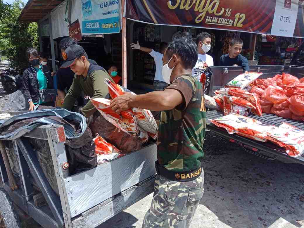 DISTRIBUSI SEMBAKO GUNAKAN GEROBAK