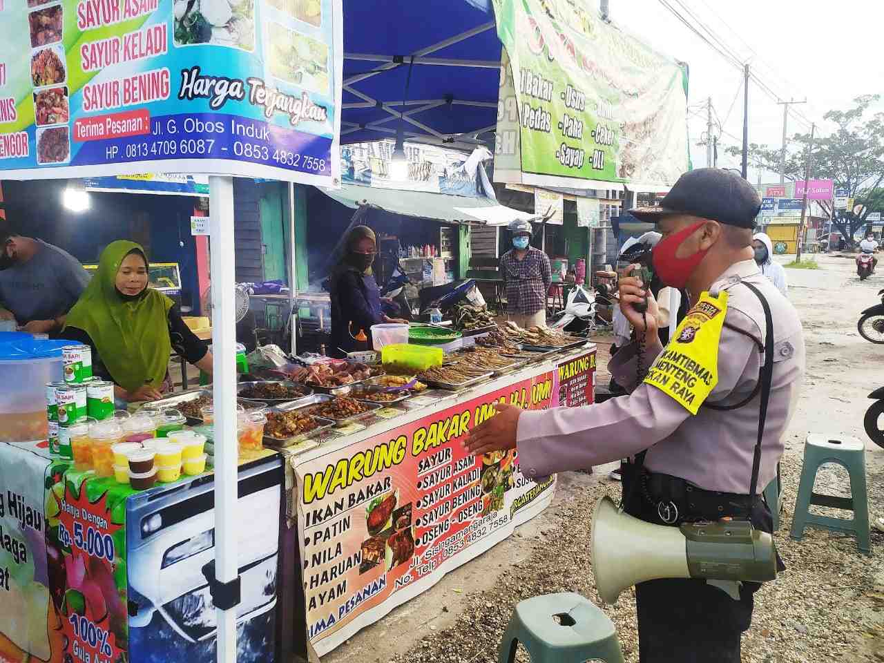 MENGIMBAU PEDAGANG TAKJIL