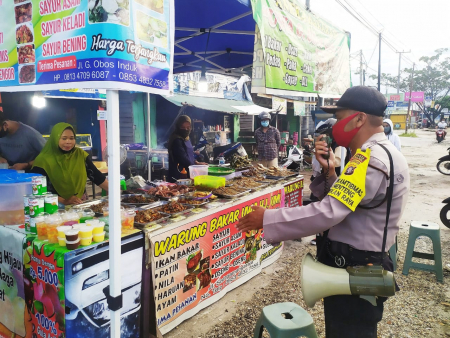 MENGIMBAU PEDAGANG TAKJIL