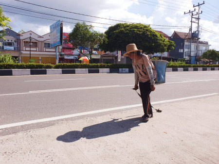 MENCARI PAKU dan POTONGAN BESI