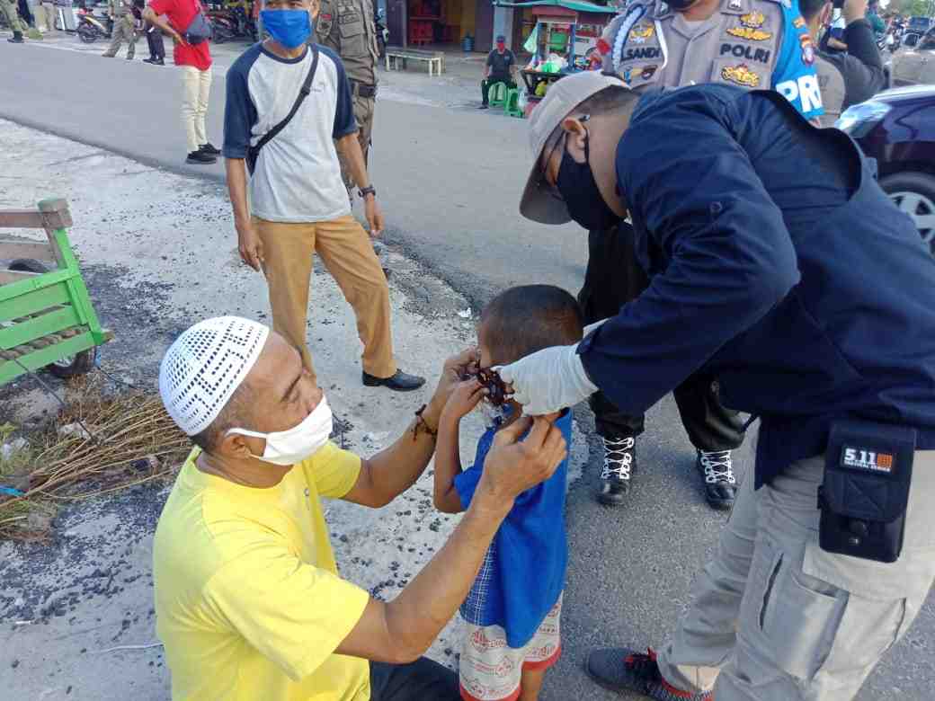 PASANG MASKER UNTUK ANAK-ANAK