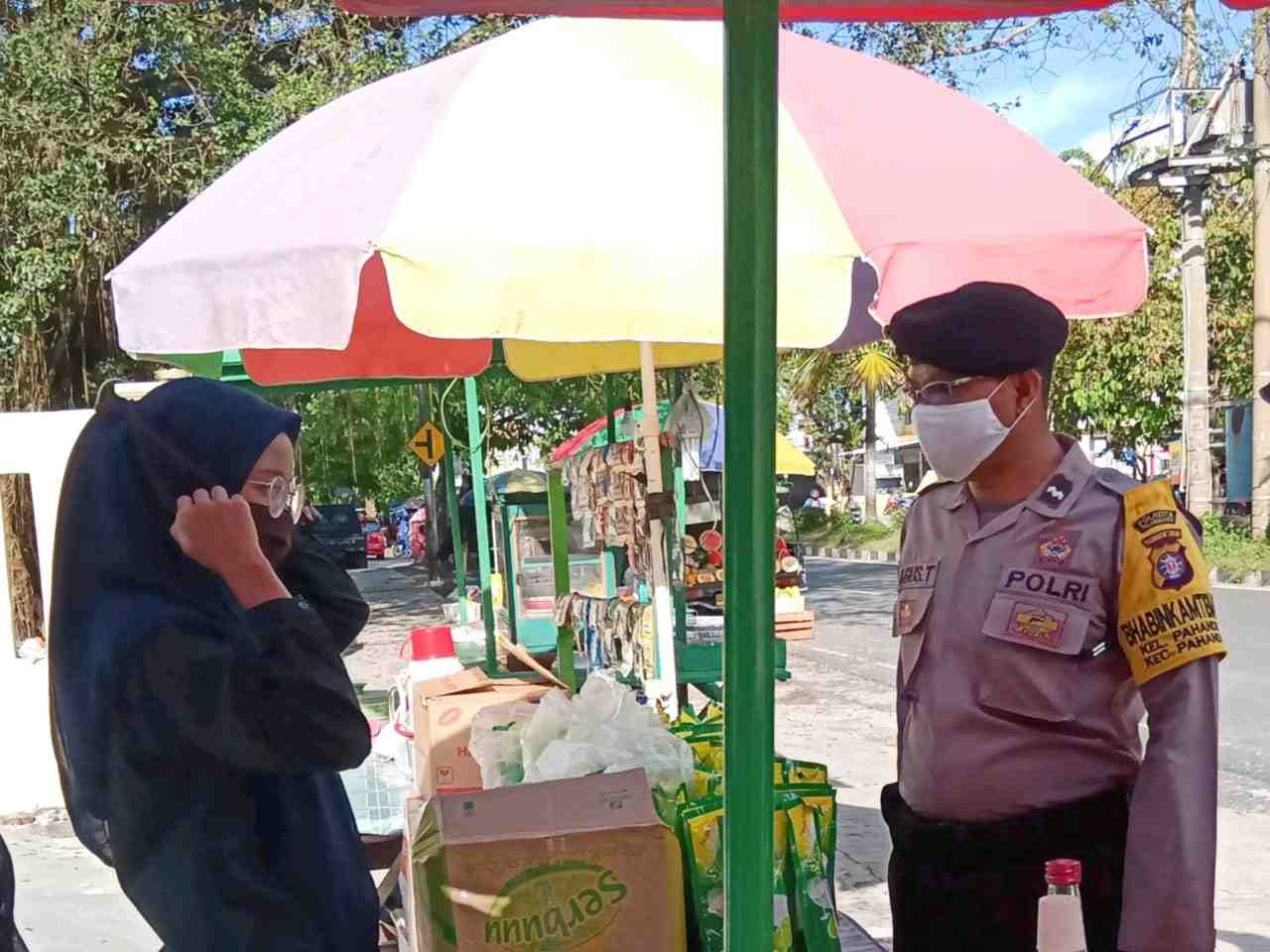 PEDAGANG DIMINTA SELALU PAKAI MASKER