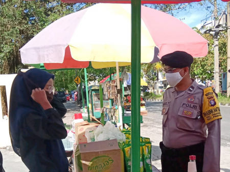 PEDAGANG DIMINTA SELALU PAKAI MASKER