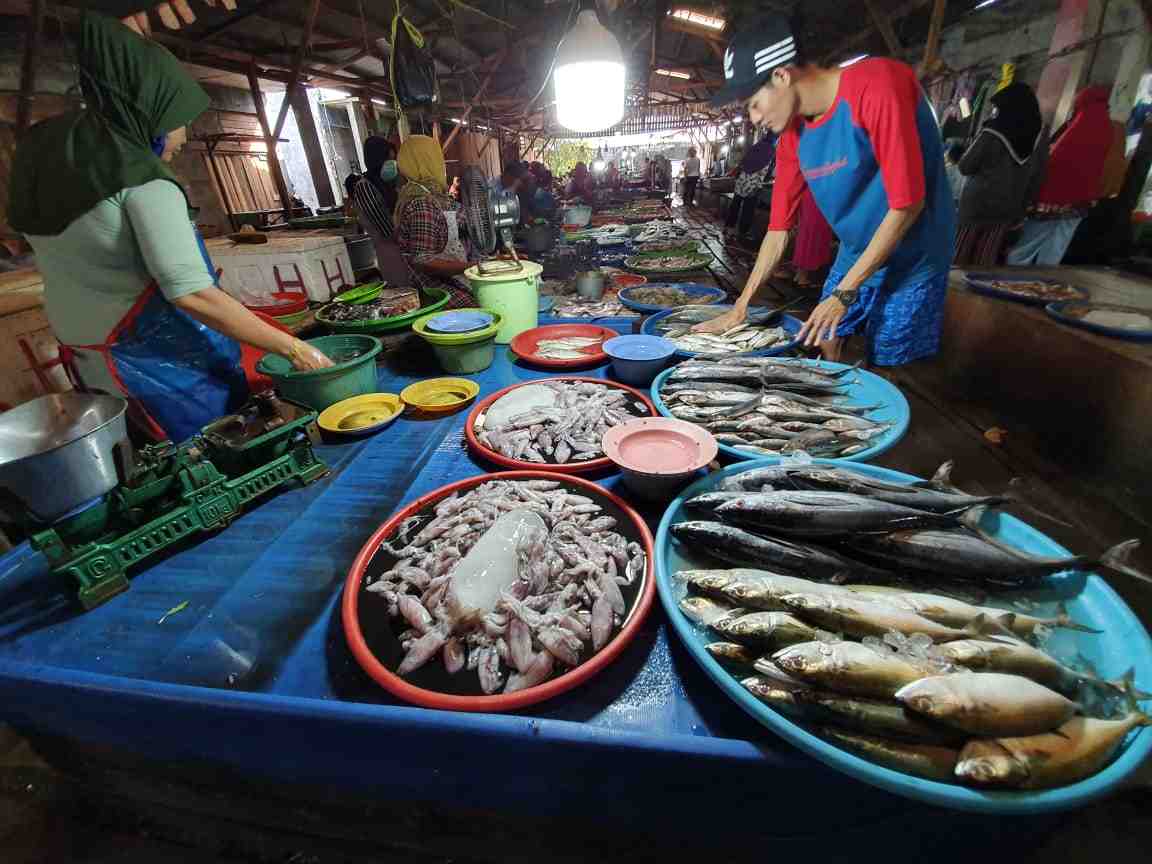 PILIH IKAN LAUT di PASAR ITAH
