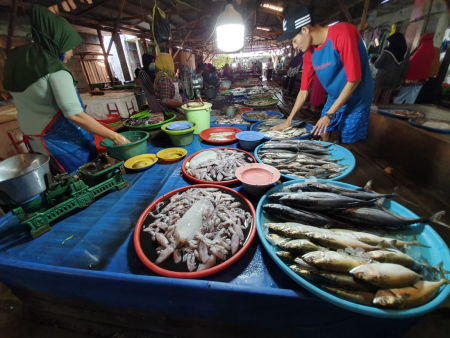 PILIH IKAN LAUT di PASAR ITAH