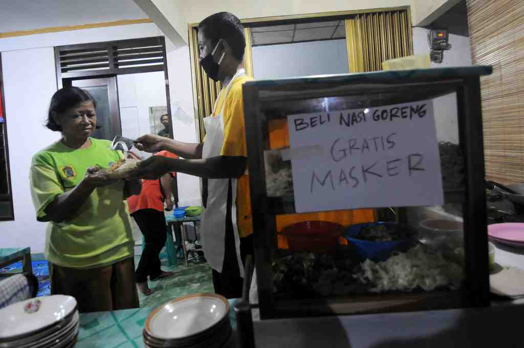 BELI NASI GORENG GRATIS MASKER