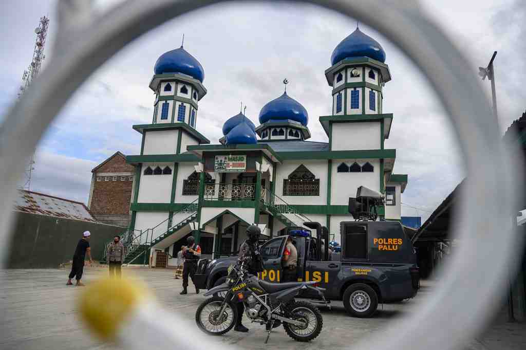 IMBAUAN UNTUK SEMENTARA TIDAK MELAKSANAKAN SHALAT BERJAMAAH