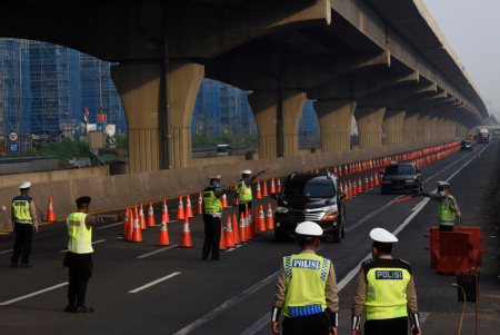 LARANGAN MUDIK TOL CIKAMPEK