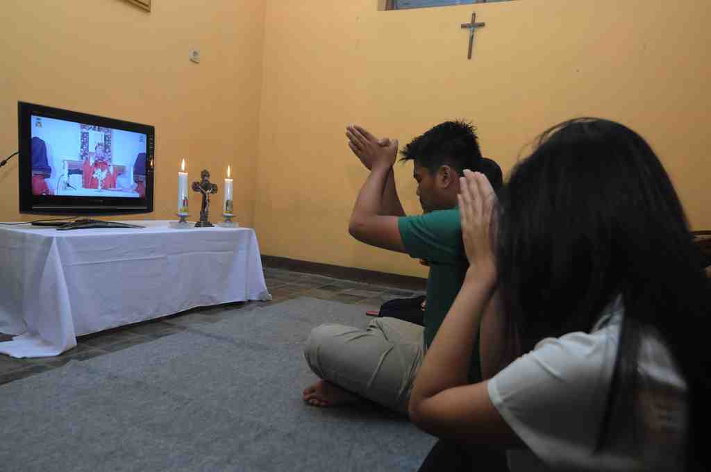 MISA MINGGU PALMA DI RUMAH