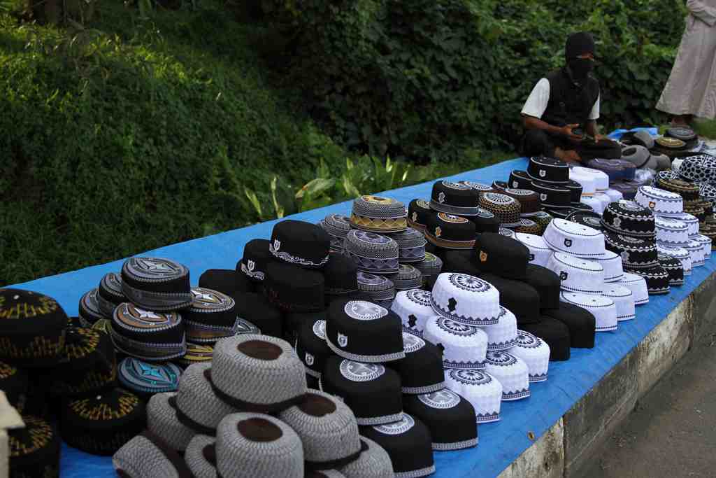 PEDAGANG PECI DI BULAN RAMADAN