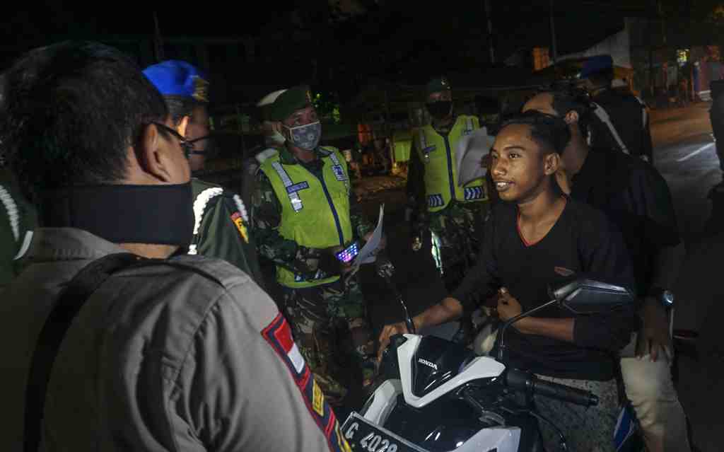 PEMBERLAKUAN JAM MALAM DI PEKALONGAN